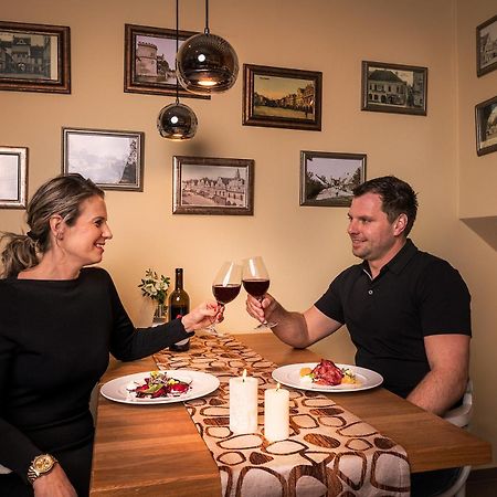 Hotel Bily Jednorozec Trebon Bagian luar foto