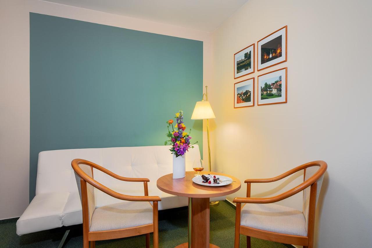 Hotel Bily Jednorozec Trebon Bagian luar foto