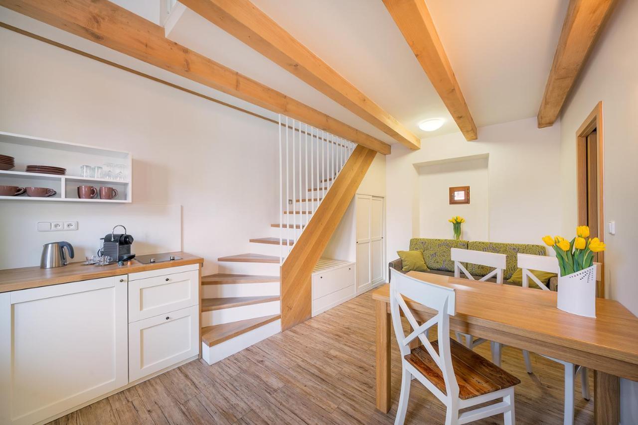 Hotel Bily Jednorozec Trebon Bagian luar foto