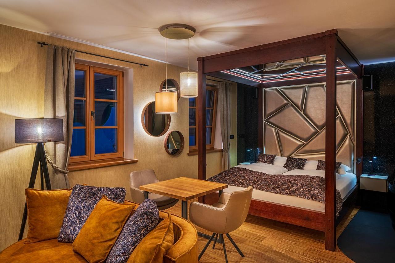 Hotel Bily Jednorozec Trebon Bagian luar foto