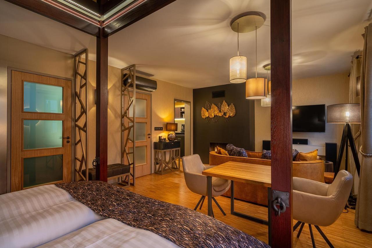 Hotel Bily Jednorozec Trebon Bagian luar foto