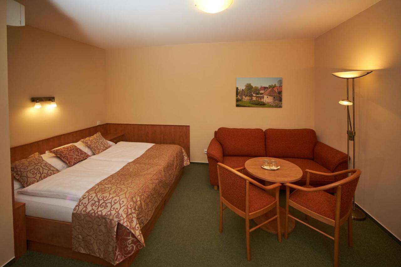 Hotel Bily Jednorozec Trebon Bagian luar foto
