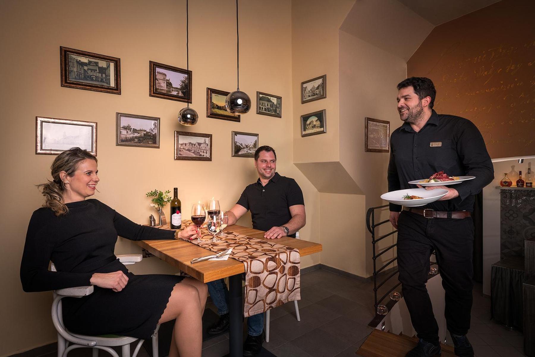 Hotel Bily Jednorozec Trebon Bagian luar foto