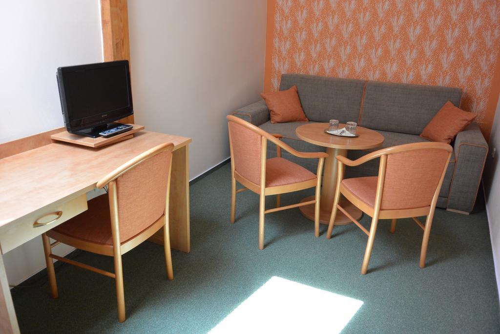 Hotel Bily Jednorozec Trebon Bagian luar foto