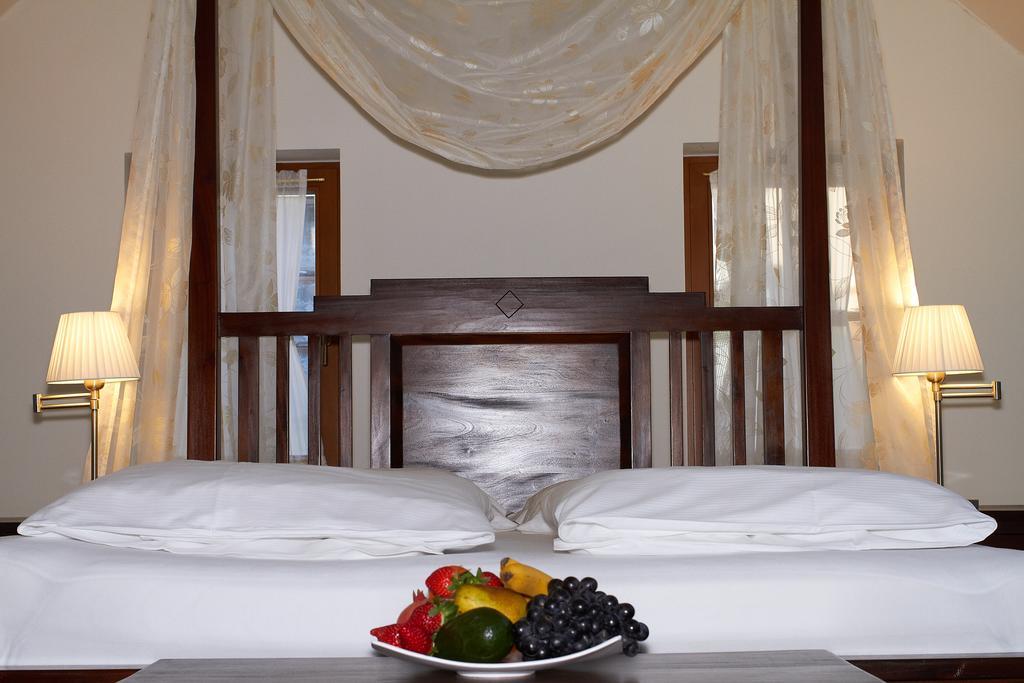Hotel Bily Jednorozec Trebon Bagian luar foto