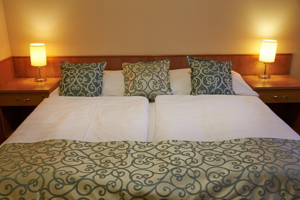 Hotel Bily Jednorozec Trebon Bagian luar foto