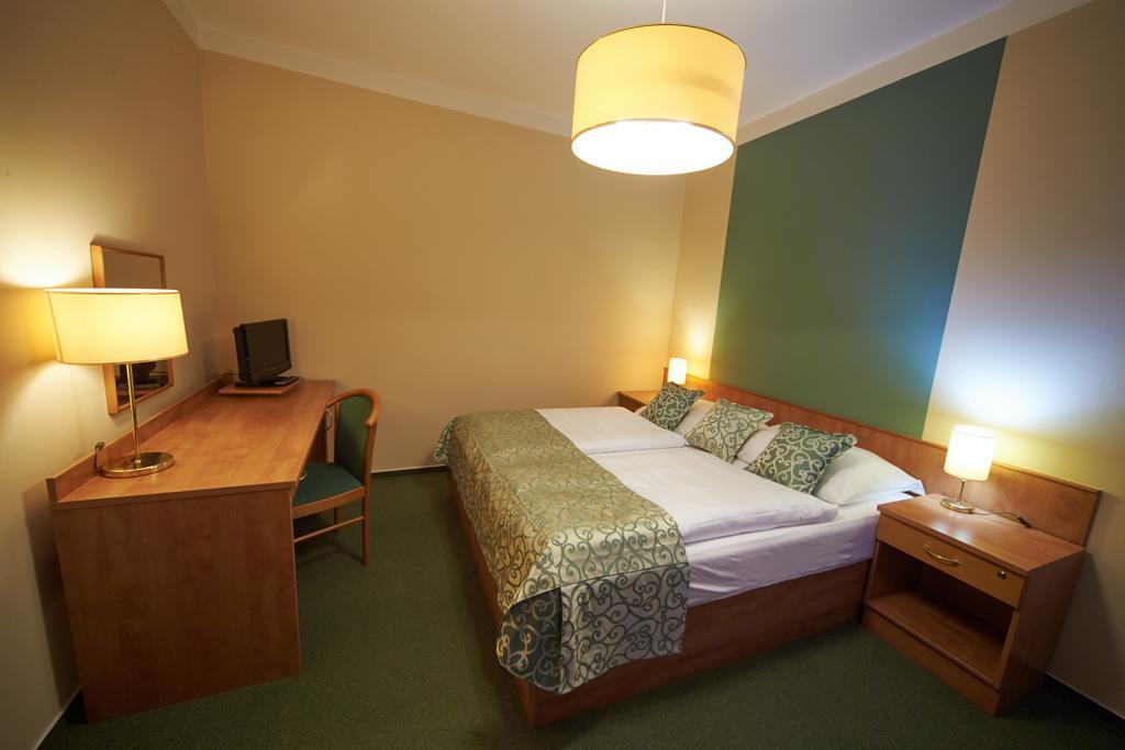 Hotel Bily Jednorozec Trebon Bagian luar foto